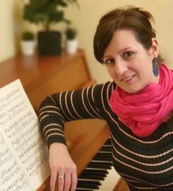 Zenén innen, mesén túl